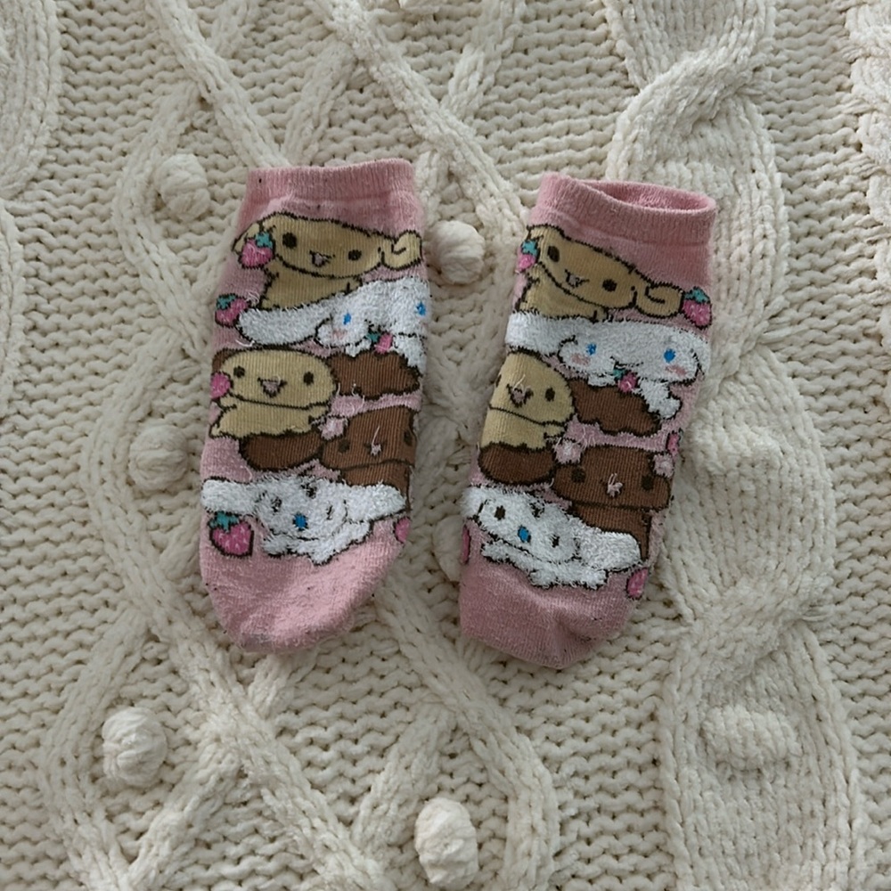 Cinnamon roll socks